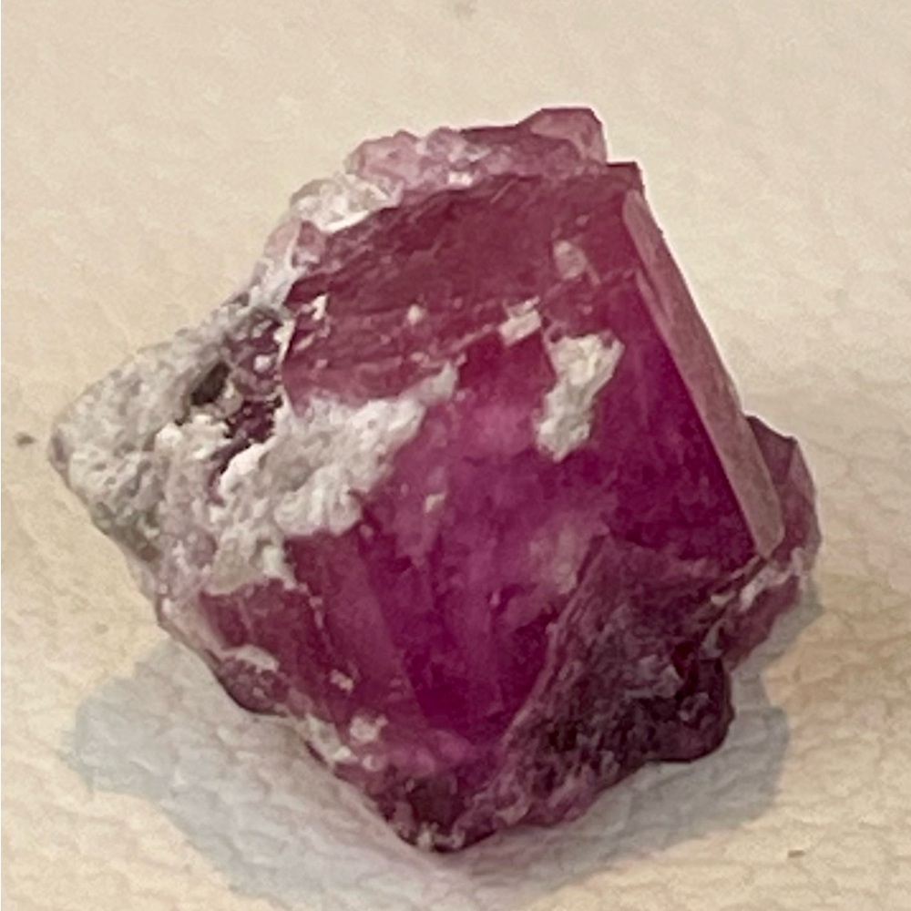 RED BERYL-  XXX RARE‼️‼️ 3ct on slight Matrix